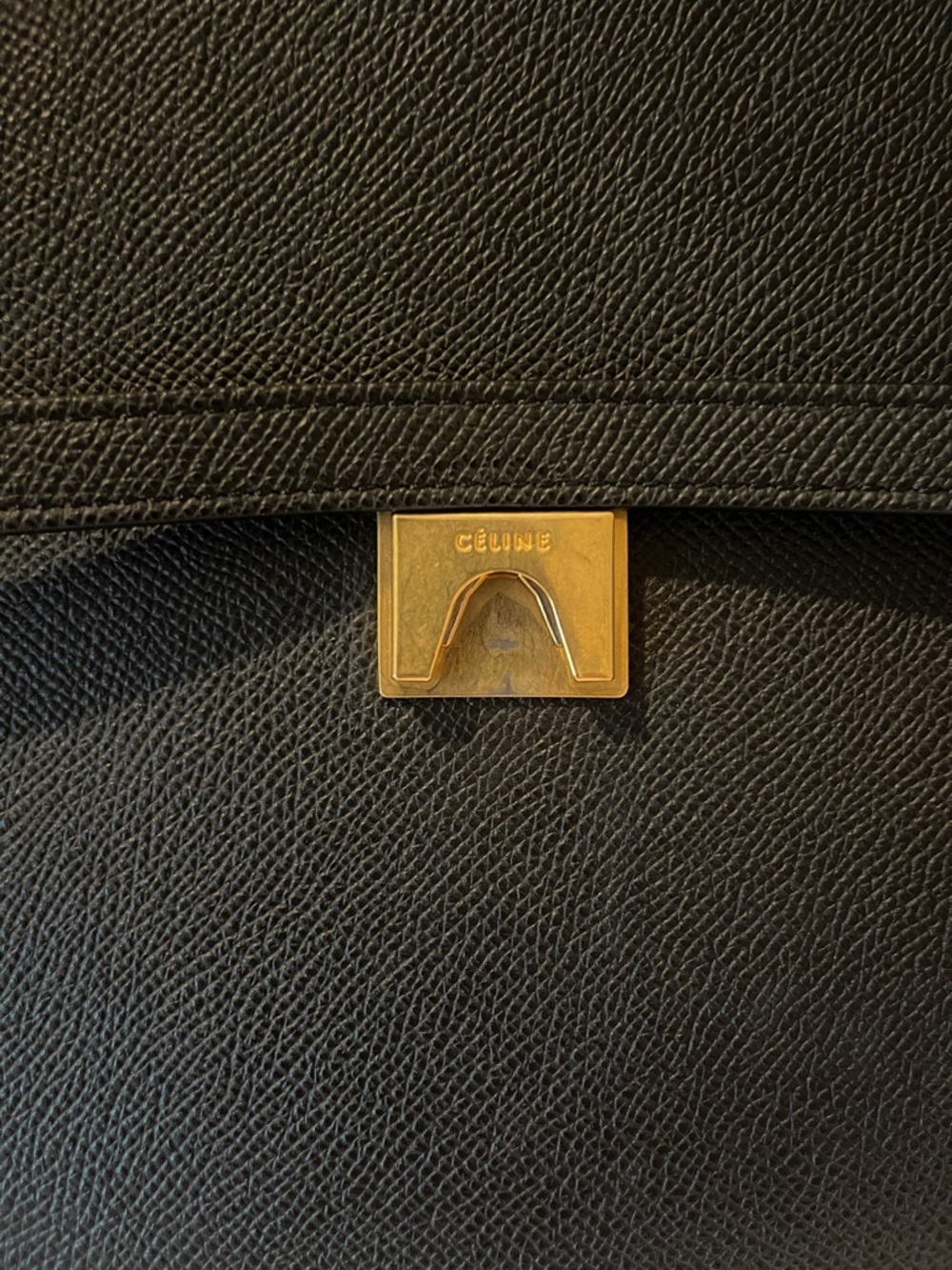 CÉLINE
CÉLINE Grained Calfskin Belt Bag Micro - Picture 13 of 16